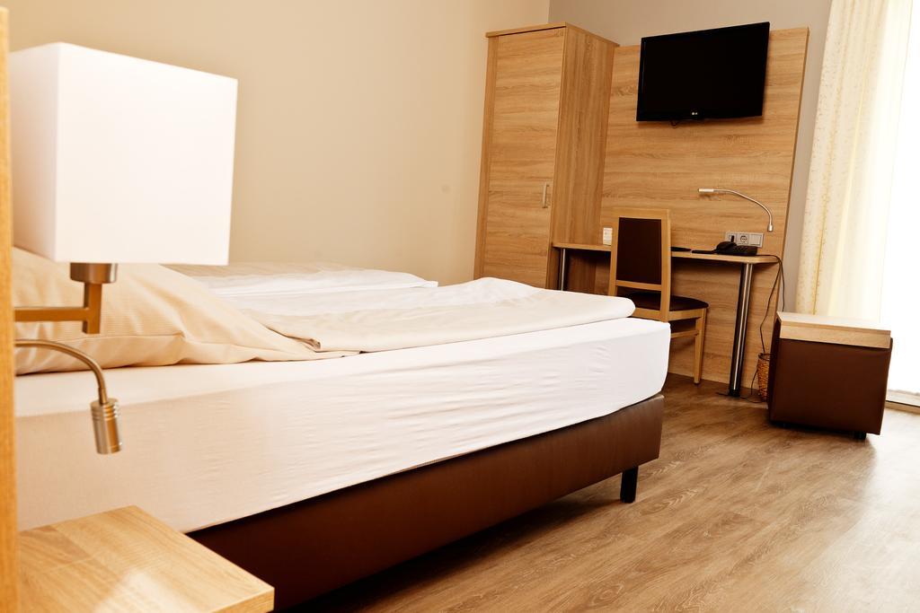 Hotel Dreimaedelhaus Espelkamp-Mittwald Екстериор снимка